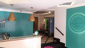 Mostrador de check-in y check-out
