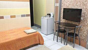 Iron/ironing board, rollaway beds, free WiFi