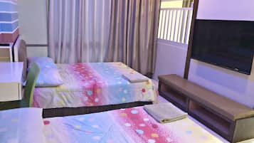 Iron/ironing board, rollaway beds, free WiFi