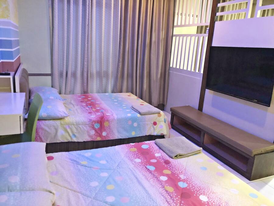 Iron/ironing board, rollaway beds, free WiFi