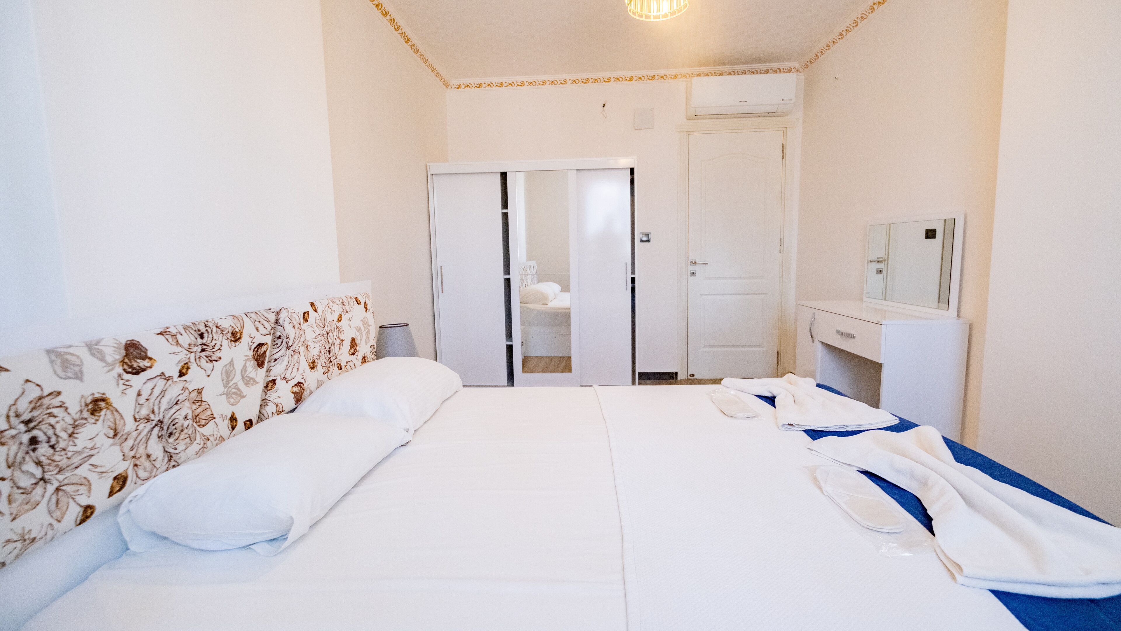 desk, soundproofing, free wifi, wheelchair access