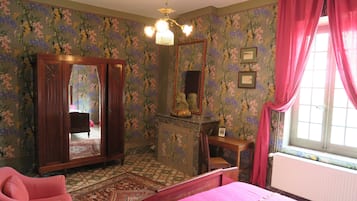 Double Room (Farjonel) | Individually decorated, individually furnished, blackout drapes