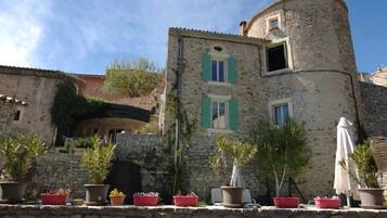 Bagian depan properti