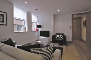 Living area - Red Lion Court by Servprop (London)