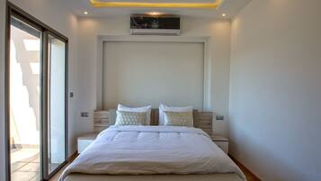 Luxury Villa, Pool View (3 Suites Luxe)