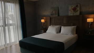Standard Double Room, Mountain View | Minibar, in-room safe, desk, free cribs/infant beds