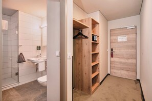 Premium Single Room | Desk, cribs/infant beds, free WiFi, bed sheets - Hotel-Restaurant Berghof (Petersberg)