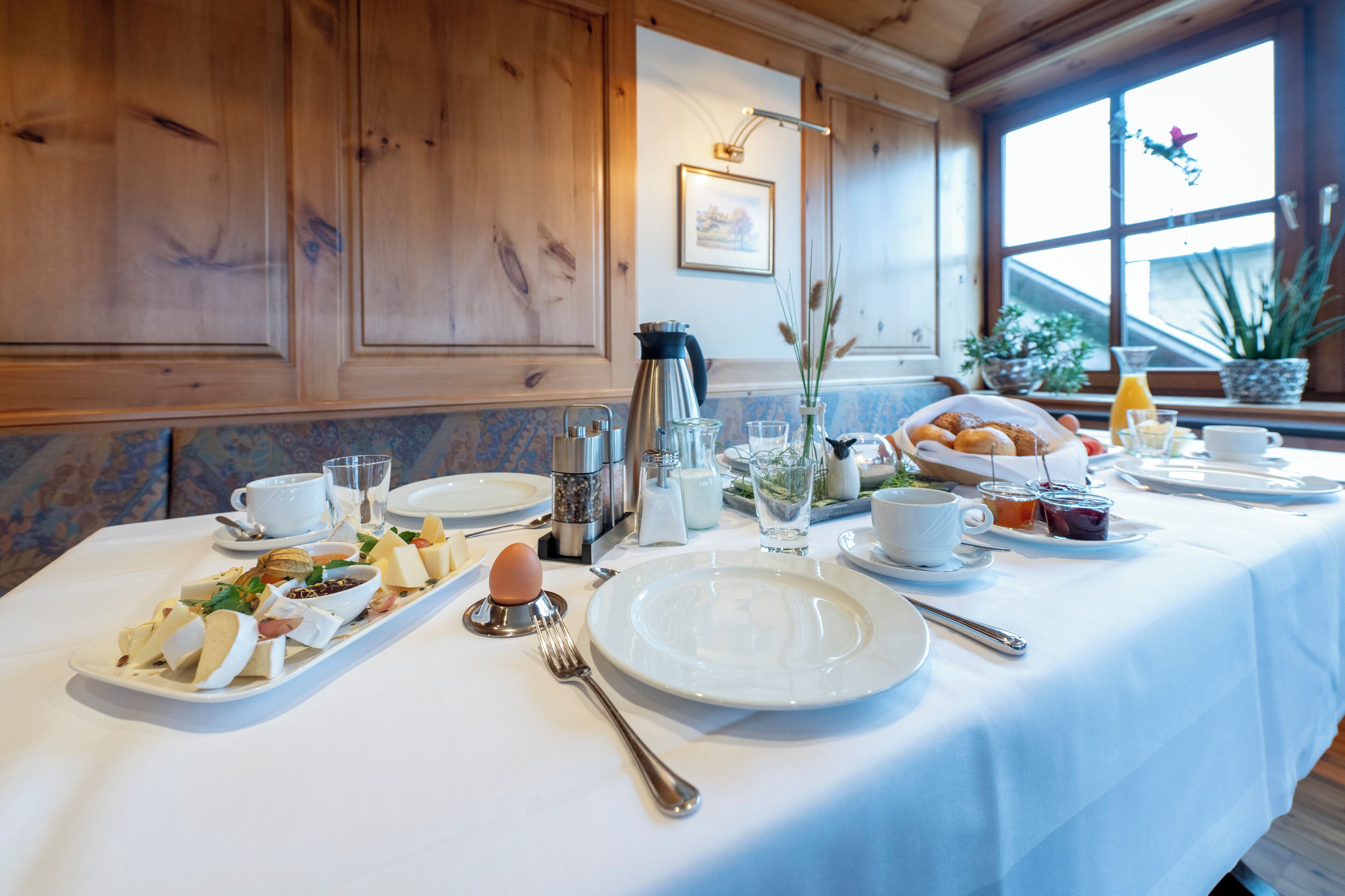 朝食 (ビュッフェ)、毎日提供 (無料)