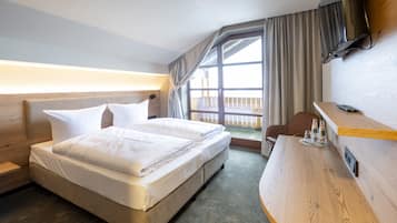 Escritorio, cunas, wifi gratis y ropa de cama