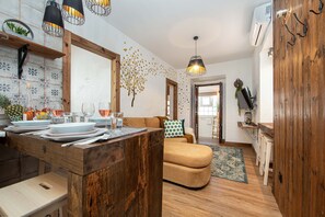 Traditional Condo, 2 Bedrooms, Pool Access, Beachside (8) | Private kitchen | Shared fridge, microwave, stovetop, espresso maker - Vila Maria by Host-Point (Almada)