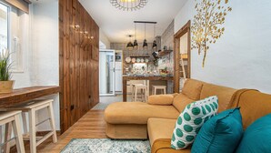 Traditional Condo, 2 Bedrooms, Pool Access, Beachside (8) | Living area | 40-inch flat-screen TV with cable channels, TV - Vila Maria by Host-Point (Almada)