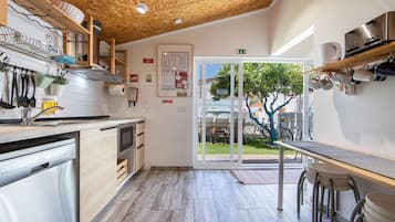 Shared fridge, microwave, stovetop, espresso maker