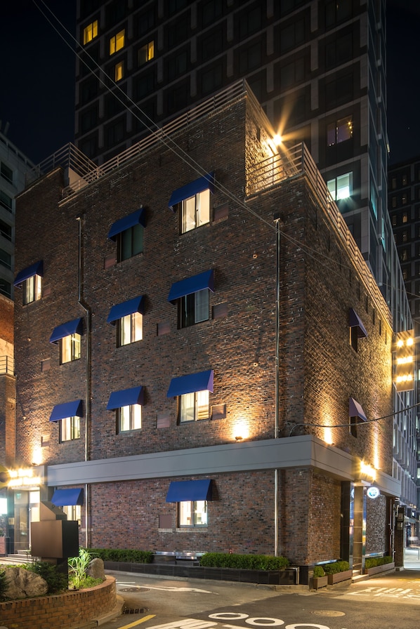Front of property - evening/night