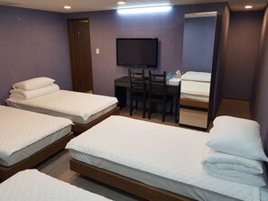 Premium bedding, desk, blackout drapes, iron/ironing board - Soosong Guesthouse gwanghwamun Myeongdong (Seoul)