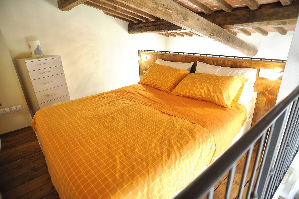 Studio | Seprai premium, meja kerja, dan tempat tidur bayi gratis