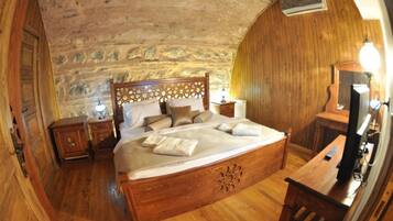 9 dormitoris, caixa forta a l'habitació i cortines opaques