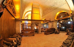 Club Cottage | Restaurant | Breakfast, lunch and dinner served - Issız Han Tarihi Butik Otel (Karacabey)