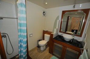 Bathroom - The Retreat (Cap Malheureux)