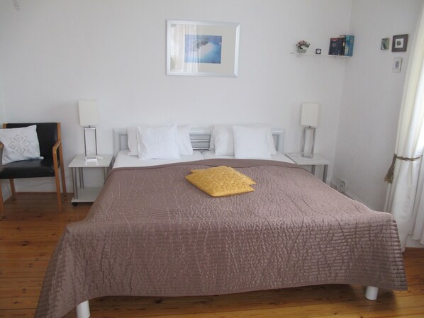 Literie hypoallergénique, couette en duvet d'oie, minibar