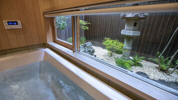 Maison mitoyenne Traditionnelle (Japanese Style, for 7) | Salle de bain | Baignoire et douche séparées, articles de toilette gratuits