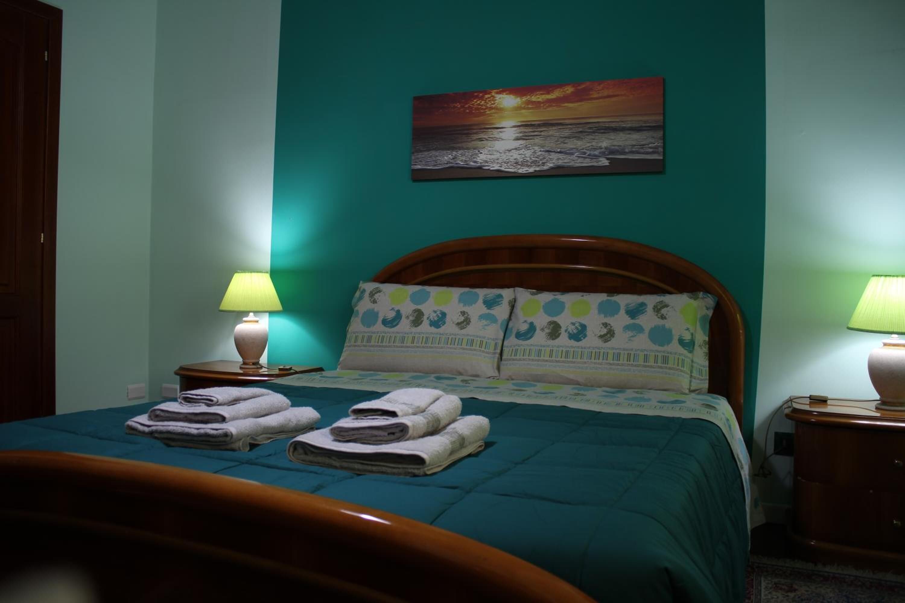 Desk, rollaway beds, free WiFi