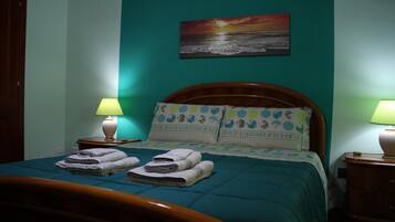 Desk, rollaway beds, free WiFi