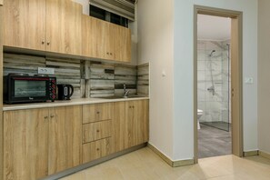 Estúdio | Cozinha americana privada | Geladeira grande, micro-ondas, fogão, cooktop