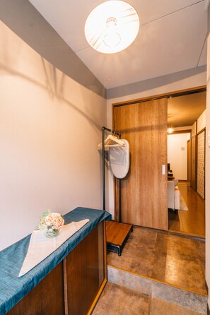 Interior entrance - IKIDANE HOUSE OSAKA Kyobashi (Osaka)