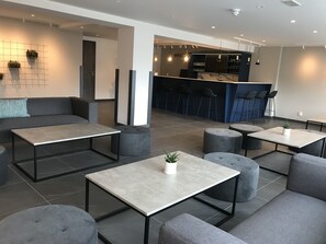 Lobby lounge, ocean views, open daily - The View Hotel (Nordkapp)