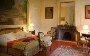 Premium bedding, in-room safe, individually decorated - Chateau De Raissac (Béziers)