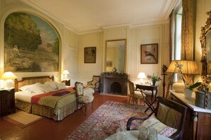 Signature Double Room | Premium bedding, in-room safe, individually decorated - Chateau De Raissac (Béziers)