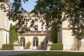 Front of property - Chateau De Raissac (Béziers)