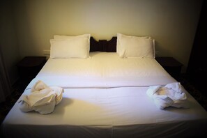 Artículos del minibar gratis y caja de seguridad en la habitación