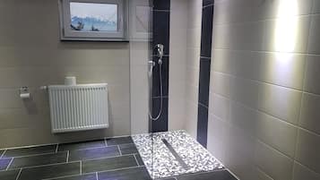 Chambre Double | Salle de bain | Serviettes fournies
