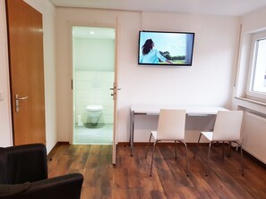 Chambre Double | Coin séjour | Télévision à écran plat