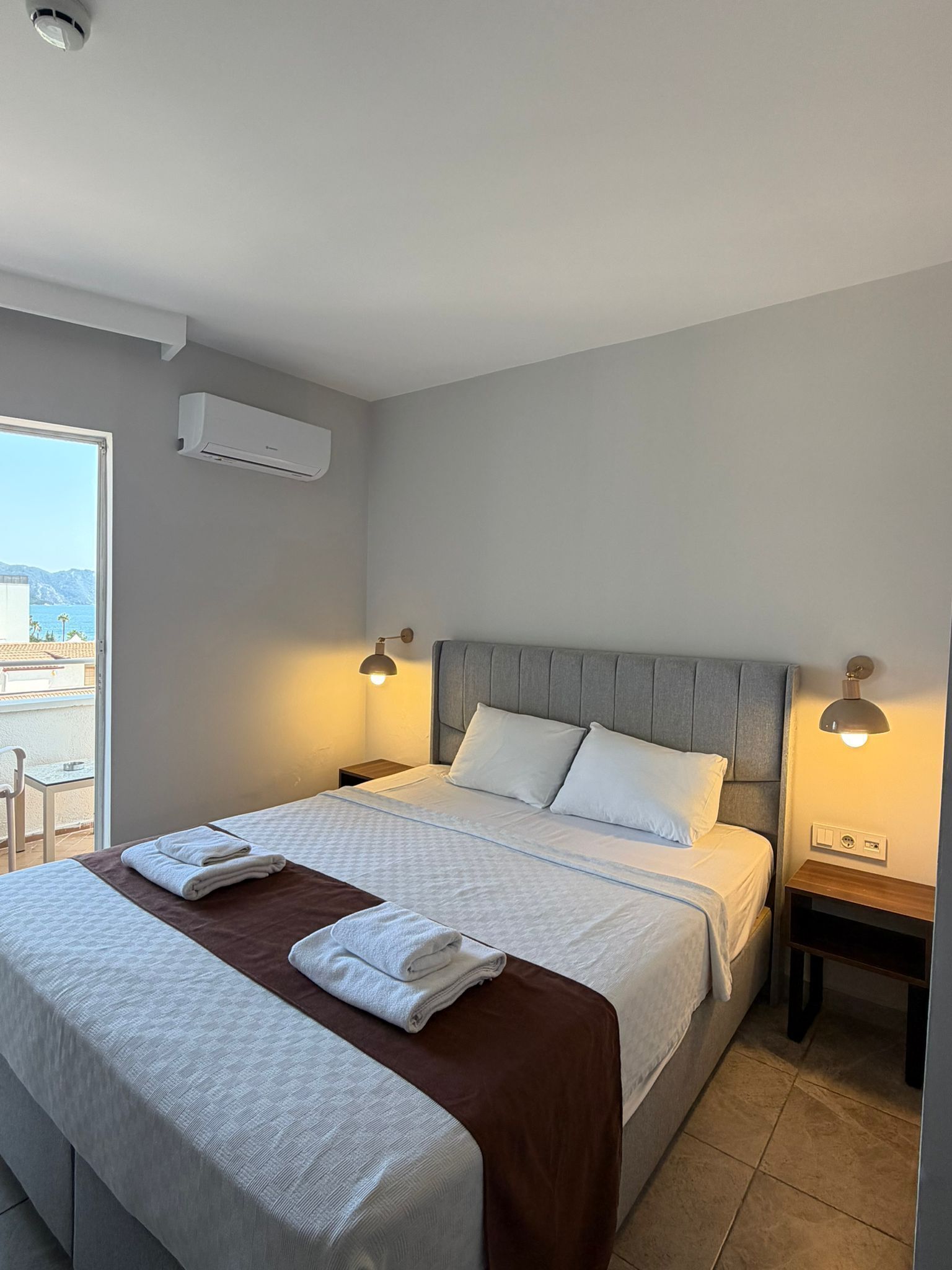 Phòng Tiêu chuẩn | Bộ trải giường bằng vải cotton Ai Cập, bộ đồ giường cao cấp, minibar 