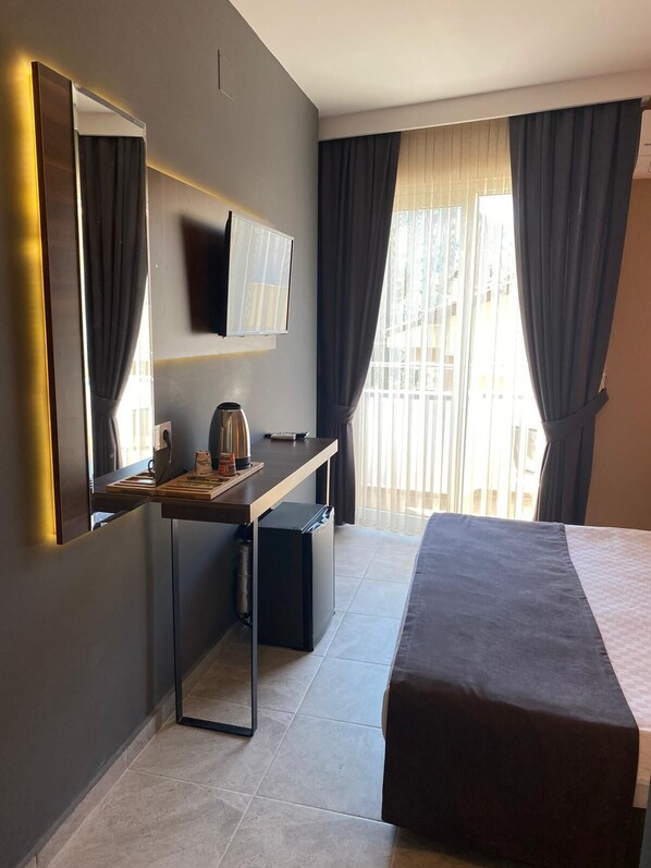 Habitació estàndard | Llençols de cotó egipci, roba de llit d'alta qualitat i minibar 