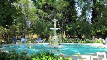Sæsonbestemt udendørs pool