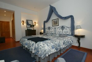 双人房或双床房 (Blue) | 1 多间卧室、迷你吧、客房内保险箱、隔音