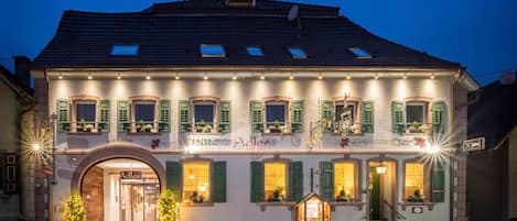 Façade de l’hébergement - soirée/nuit