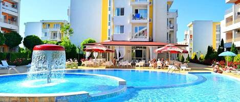 6 kolam renang terbuka