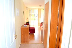 Studio, Balcony | 2 bedrooms, iron/ironing board, free cribs/infant beds, bed sheets
