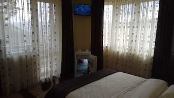 Quarto casal, vista para a montanha | Frigobar, quartos à prova de som, berços grátis