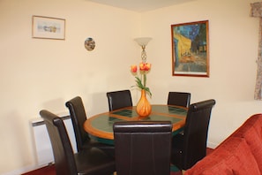 Bungalow, 2 Bedrooms (Coire Cas) | In-room dining - Cairngorm Highland Bungalows (Aviemore)