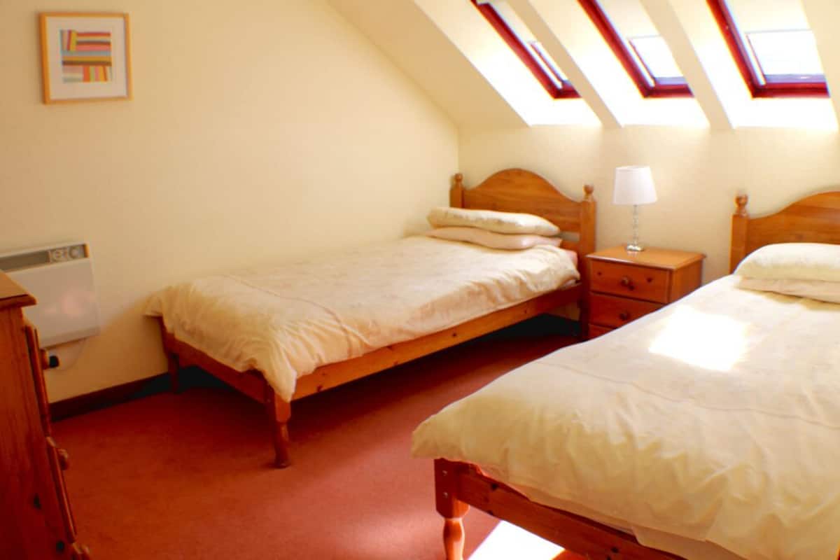 Bungalow, 4 Bedrooms (Lynwood) | Iron/ironing board, free cribs/infant beds, free WiFi, bed sheets