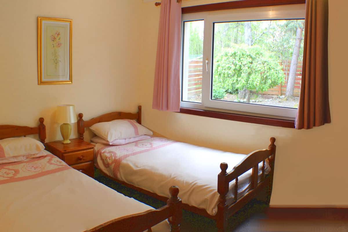 Bungalow, 3 Bedrooms (Braeriach) | Iron/ironing board, free cribs/infant beds, free WiFi, bed sheets
