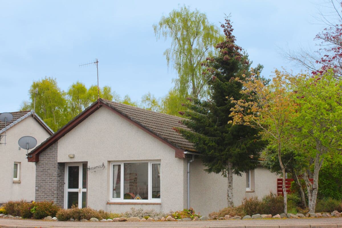 Bungalow, 3 Bedrooms (Braeriach) | Garden view