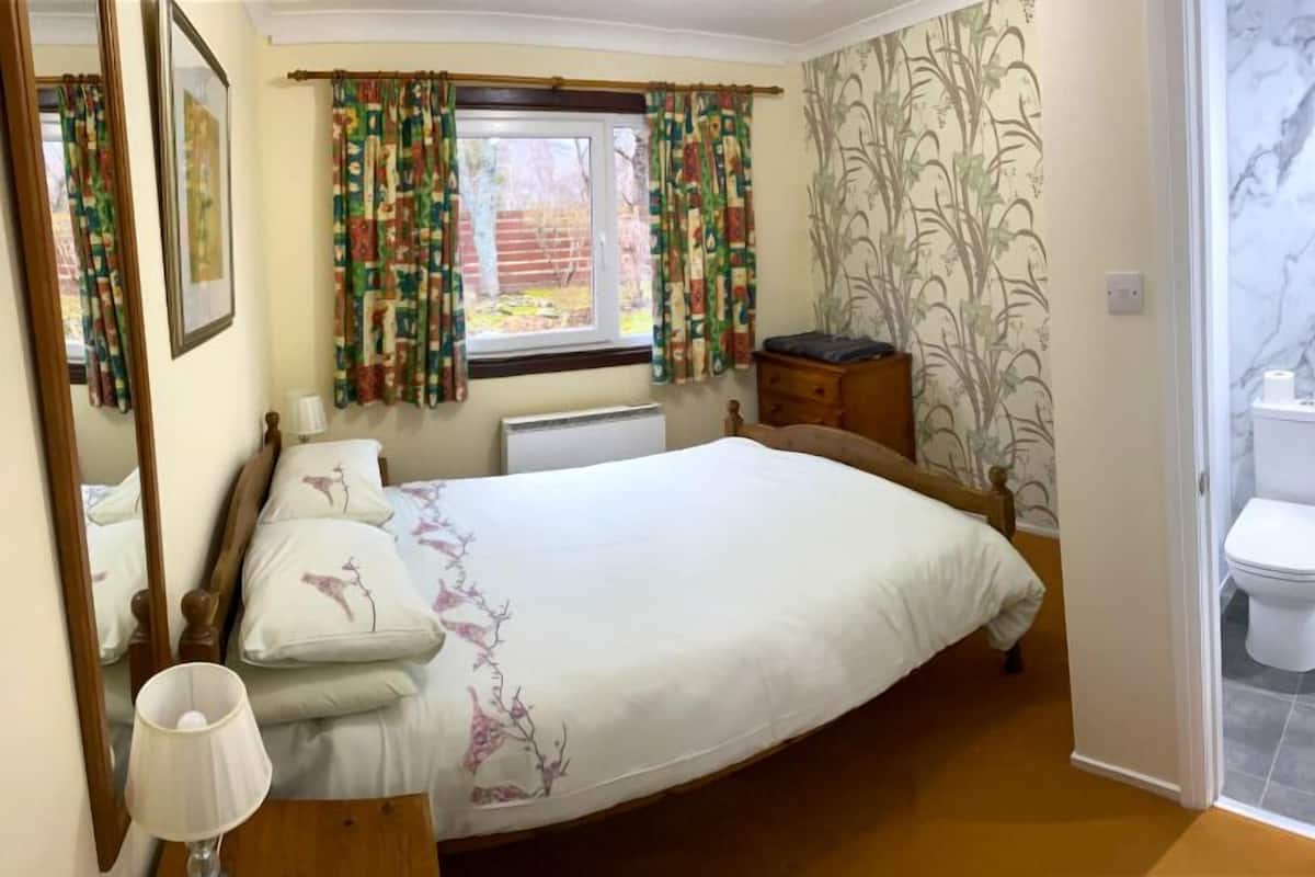 Bungalow, 3 Bedrooms (Braeriach) | Iron/ironing board, free cribs/infant beds, free WiFi, bed sheets