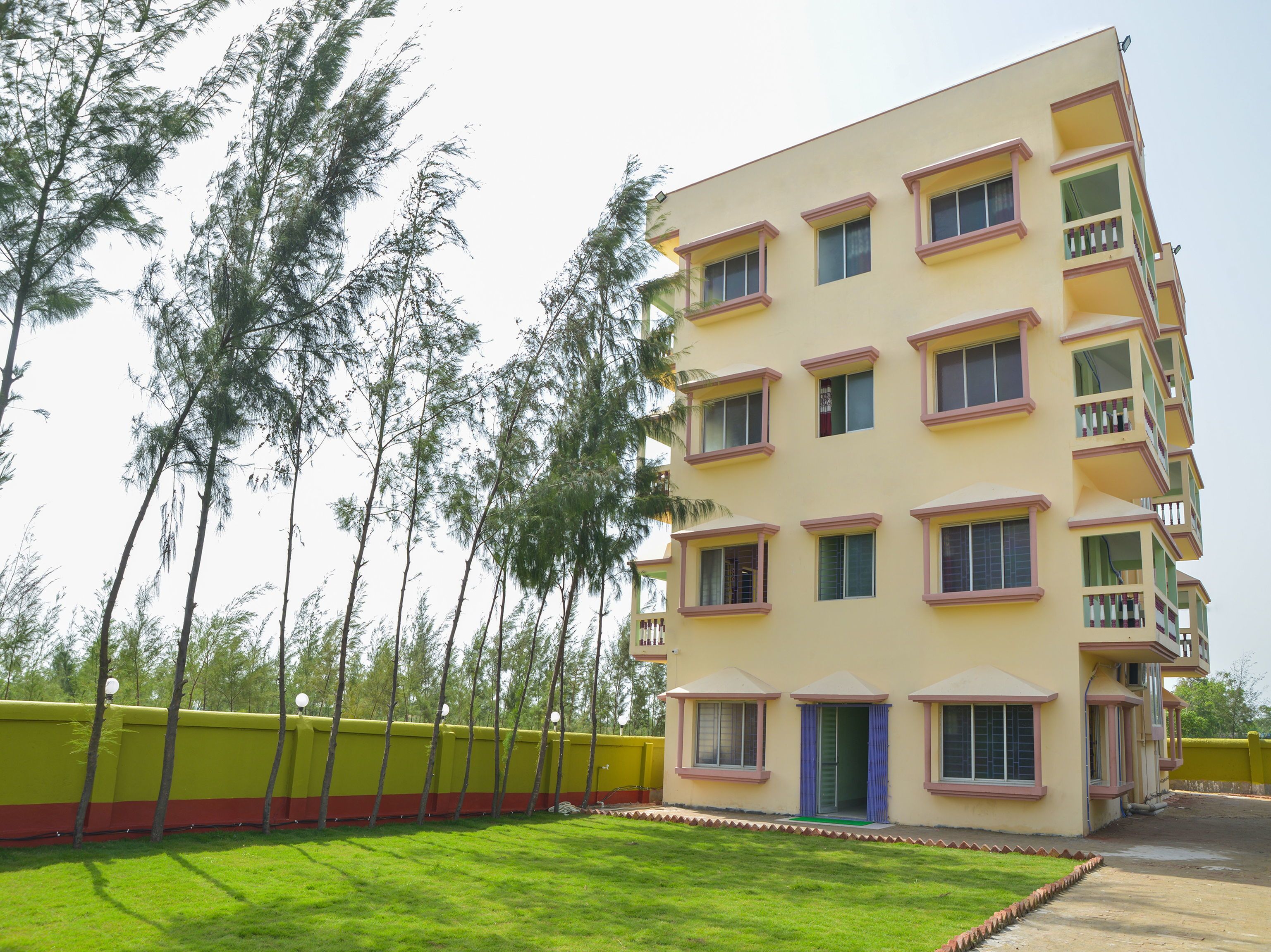 Vista frontal de la propiedad