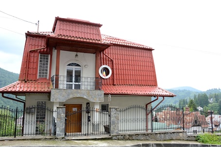 Front of property. Casa Ana